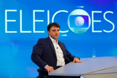Renan Santos na bancada da Globo