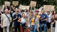 Manifestantes contra a anistia e a PEC da Blindagem em Berlim.