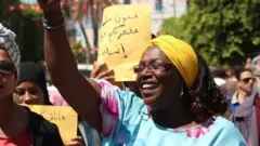 Saadia Mosbah, activiste tunisienne, se bat contre les discriminations raciales en Tunisie.