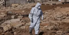 فرق الإنقاذ قي ليبيا تواصل البحث عن مفقودين وانتشال جثث القتلى