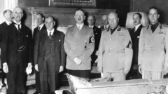 Neville Chamberlain, Edouard Daladier, Adolf Hitler, Benito Mussolini e o conde Ciano na Conferência de Munique de 1938.
