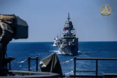 Tàu BRP Rajah Sulayman của Hải quân Philippines dẫn đầu đội hình di chuyển trước tàu HMAS Toowoomba của Hải quân Hoàng gia Úc và tàu BRP Melchora Aquino của Lực lượng Cảnh sát biển Philippines trong hoạt động hợp tác hàng hải đa phương từ ngày 9-12/4