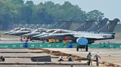 ভারতের কলাইকুন্ডা এয়ারবেসে একঝাঁক রাফাল যুদ্ধবিমান