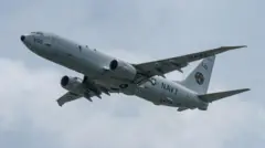 Boeing P-8 Poseidon da marinha americana durante o voo