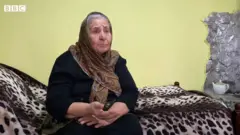 Bakıda məktəbli qıza qarşı bullinq olub Bakıda məktəbli qıza qarşı zorakılıq olub Bakı məktəbli qız yumurta məktəbli qızın saçını kəsiblər Məktəbli qızın başını qırxdılar 