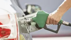இரான் - அமெரிக்கா இடையே போர் ஏற்பட்டால் பெட்ரோல் விலை எவ்வளவு உயரும்?