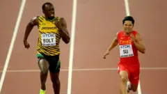 Bingtian Su, que l'on voit ici courir aux côtés d'Usain Bolt lors des Championnats du monde de 2015.