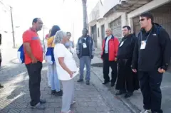 Foto de visita de Prevost em 2013 a comunidade periférica de Guarulhos.