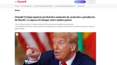 Print do site do El Clarín com matéria sobre novas tarifas de Trump ao Brasil