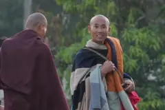 Sư Thích Minh Tuệ nghỉ trưa tại tỉnh Ubon Ratchathani