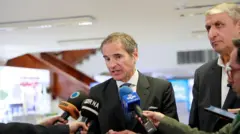 مدیرکل آژانس (چپ) با محمد اسلامی، رئیس سازمان انرژی اتمی ایران به چند سوال خبرنگاران پاسخ دادند