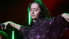 منيژه