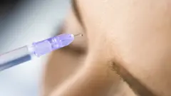 El ácido hialurónico se puede aplicar a través de inyecciones en la piel.