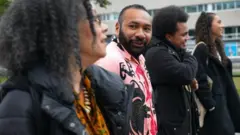 Setidaknya 1.000 orang keturunan Papua yang mencari suaka politik dari tiga generasi berbeda saat ini tinggal di Belanda.