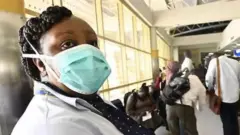 Le nombre de cas confirmé de coronavirus en Algérie a grimpé à 17 et à 4 au Sénégal .