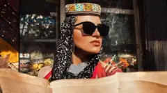 "أريد أن يرى العالم ما وراء البرقع"
