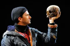 David Tennant na produção da Royal Shakespeare Company da peça "Hamlet", de William Shakespeare, dirigida por Gregory Doran, no Courtyard Theatre em Stratford-upon-Avon