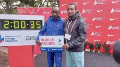 Kelvin Kiptum (ibumoso) n'umutoza we Gervais Hakizimana 