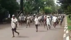 ለተቃውሞ የወጡ አርሶ አደሮች
