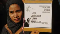 Sejumlah kelompok perempuan menggelar aksi protes melawan kekerasan seksual di Jakarta. 