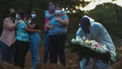 ቤተሰበን ዝቐብራ ዘለዋ ብራዚላውያን