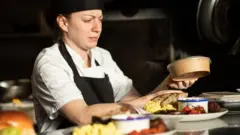 Trabajadora en cocina
