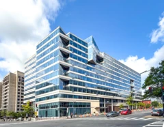 Extérieur du bâtiment 2 du siège du Fonds monétaire international à Washington, D.C., États-Unis - 8 août 2025.