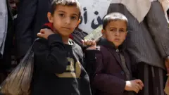 Yemen'de milyonlarca çocuk gıda sıkıntısı yaşıyor.