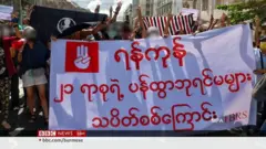 အမျိုးသမီးတွေဦးဆောင်တဲ့ ဆန္ဒပြပွဲ