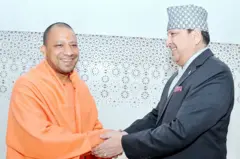 योगी आदित्यनाथ र पूर्वराजा ज्ञानेन्द्र 