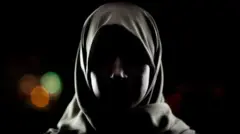 په تیاره کې د یوې ښځې انځور