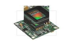 Vista aproximada de um sensor CMOS, com uma seção em zoom mostrando os minúsculos componentes que ajudam a capturar a luz e transformá-la em imagens digitais