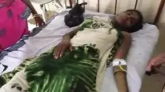 Archana Choudhary try to fend off di attack wit her bare hands