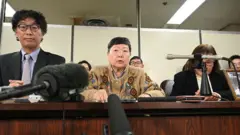 발언 중인 에이코 가와사키