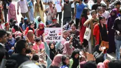 আন্দোলনরত শিক্ষার্থীরা