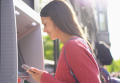 Gənclər pul yığmaqda çətinlik çəkirlər. Niyə?