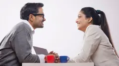 বাংলাদেশে বেসরকারি সংস্থাগুলোতে সহকর্মীদের মধ্যে বিয়ে বা প্রণয়ের সম্পর্কের বিষয়ে তেমন কোন ধরাবাঁধা নিয়ম নেই 
