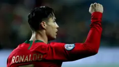 পোর্তোর বিপক্ষে হতাশাজনক পারফরম্যান্সের পর ইতালিয়ান ক্লাব ক্যালিয়ারির বিপক্ষে ৩২ মিনিটের মধ্যে তিন গোল দেন রোনালদো
