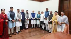 सांसदों का इस्तीफा 