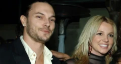 Kevin Federline ve Britney Spears kameraya gülümsüyorlar.
