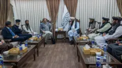 محمد صادق، نماینده ویژه نخست‌وزیر پاکستان در امور افغانستان در سفری اعلام‌نشده وارد کابل شده تا با مقامات حکومت طالبان گفتگو کند