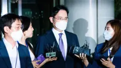 기자 질의 받고 있는 이재용 삼성전자 부회장