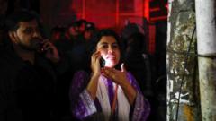 ভবনে আটকে পড়া স্বজনদের সাথে যোগাযোগের চেষ্টা করেন অনেকে।