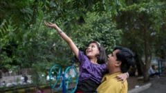 అమ్మాయిలు, అబ్బాయిలు, పితృస్వామ్య కుటుంబం, అజిత్ శ్రీరాం