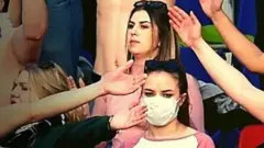 ਬੇਲਾਰੂਸ ਨੇ ਅਜੇ ਤੱਕ ਕੋਈ ਸਖ਼ਤ ਕਦਮ ਹੀ ਨਹੀਂ ਚੁੱਕਿਆ ਤੇ ਫੁੱਟਬਾਲ ਮੈਚ ਵੀ ਜਾਰੀ ਹਨ