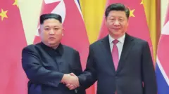 북한 김정은 노동당 위원장(왼쪽)과 시진핑 중국 국가주석은 2018년 평양에서 정상회담을 가졌다