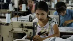 မြန်မာနိုင်ငံမှာ အလုပ်သမားတဦး အတွက် တနေ့ အနည်းဆုံး လုပ်အားခ ၄၈ဝဝ သတ်မှတ်ထားပါတယ်။