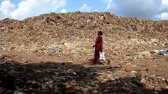 குப்பை மலைகள்
