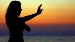 மார்பக புற்றுநோயிலிருந்து மீண்டு சீனாவின் தற்காப்புக் கலையைப் பரப்பும் மோகனா
