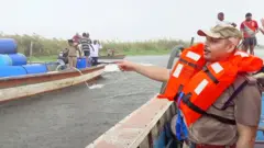 కొల్లేరు సరస్సులో పడవపై ప్రయాణిస్తున్న కృష్ణా జిల్లా ఎస్పీ సిద్ధార్థ కౌశల్